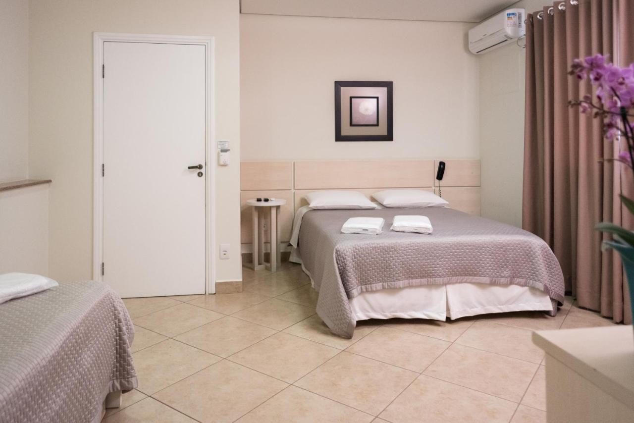 Holambra Garden Hotel Exterior photo A room at the hotel